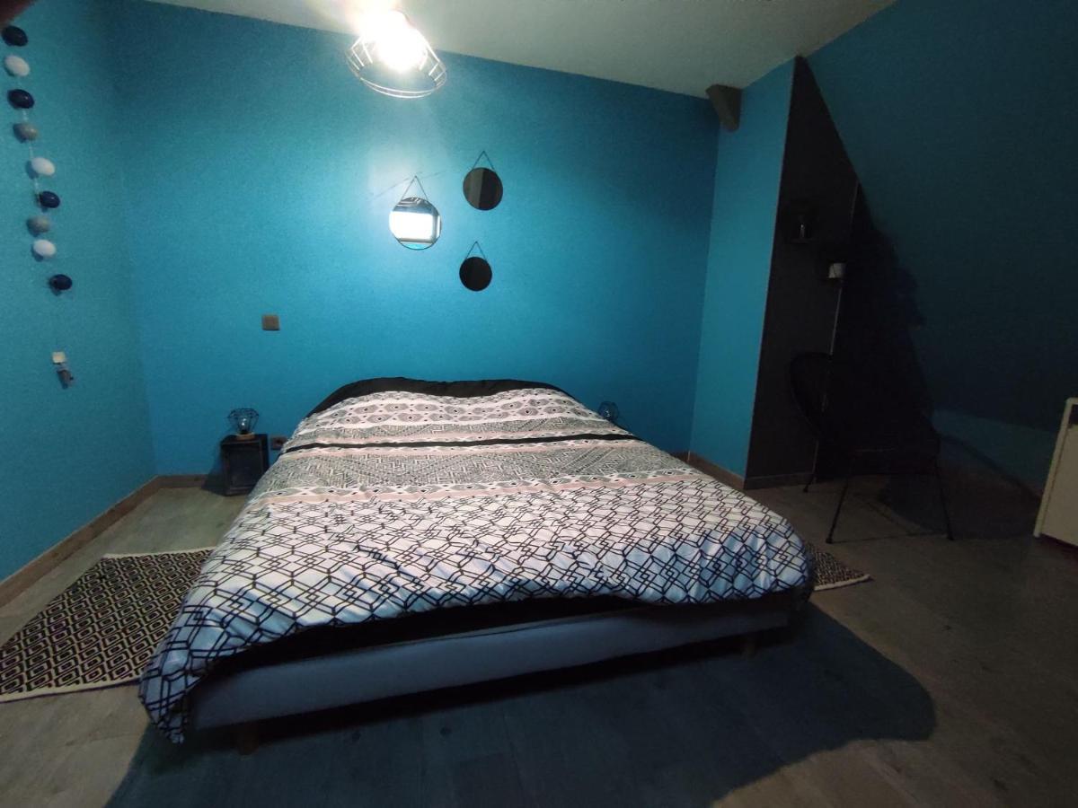 Agreable Et Spacieuse Chambre Familiale Sansac-de-Marmiesse Luaran gambar